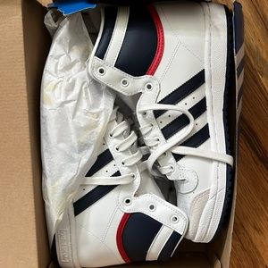 Never worn adidas top 10’s